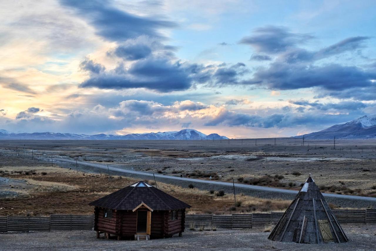 Vizit-Tsentr Sailugemskiy Hotel Kosh-Agach Esterno foto